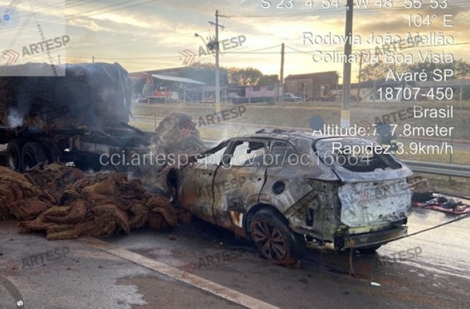Colisão frontal e incêndio em rodovia de SP deixam dois mortos na mesma madrugada