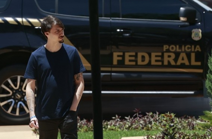 Em visita a Bolsonaro, Jair Renan diz que pai se sente injustiçado e continua com crises de soluços