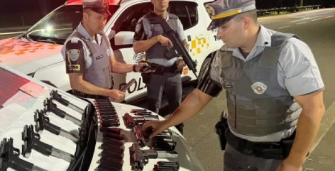 Motorista é preso com arsenal dentro de carro em rodovia no interior de SP