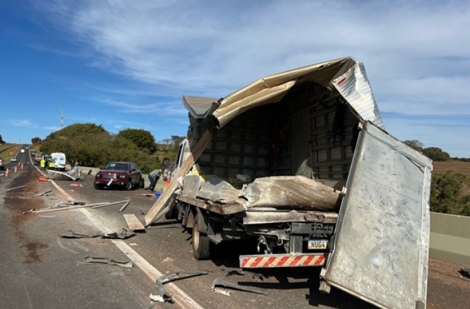 Trabalhador morre e outros dois ficam feridos ao pularem de ponte para escapar de acidente