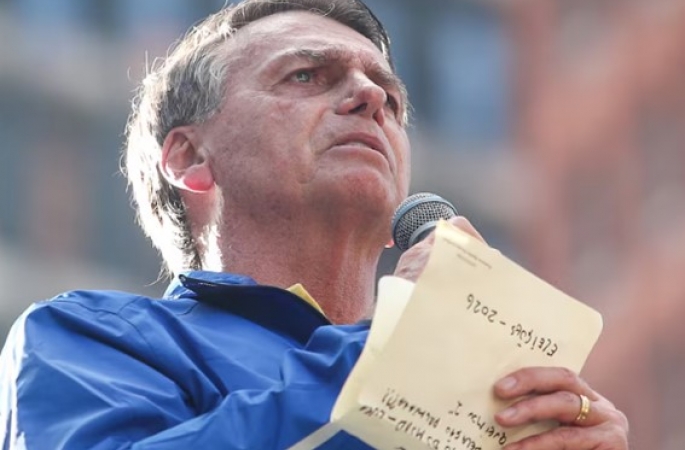 Bolsonaro diz que tem respeito e admiração por EUA após tarifaço de Trump contra Brasil
