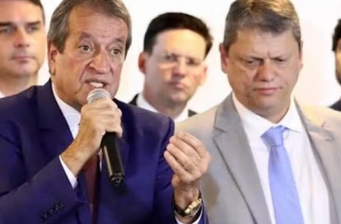 A nova conversa de Tarcísio com Valdemar sobre sua filiação ao PL