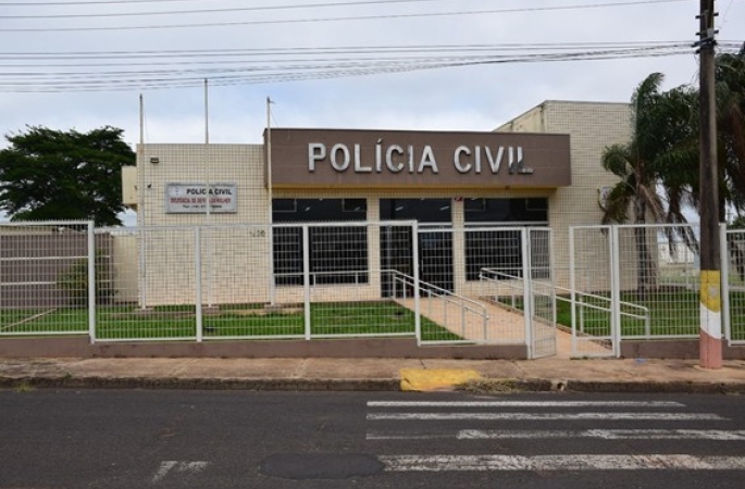 Polícia de Avaré busca suspeito de agredir enteados e incendiar residência