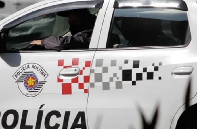 Mulher em surto mata cadeirante a facadas e é baleada pela PM