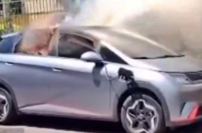 O problema dos carros elétricos não é pegar fogo; é a bateria