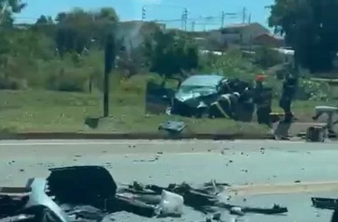Acidente com vítima presa às ferragens interdita parcialmente rodovia em Itaí