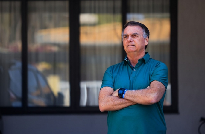 Bolsonaro perde força com Lula em alta, iminência de prisão, anistia travada e foco em megaoperação