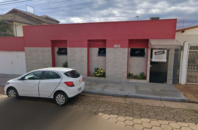 O Teatro do absurdo na Educação: Entre “Pseudos-Sindicatos de Gabinete”