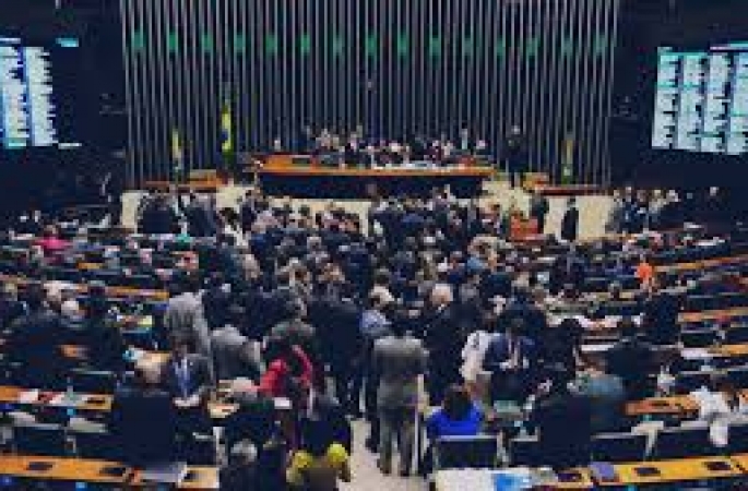 Câmara inicia análise de projeto sobre aumento no número de deputados