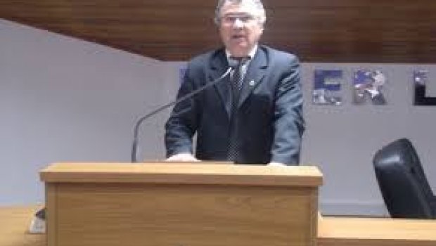 “Prefeitura atrasa salários, mas continua contratando funcionários”, denuncia Ziroldo