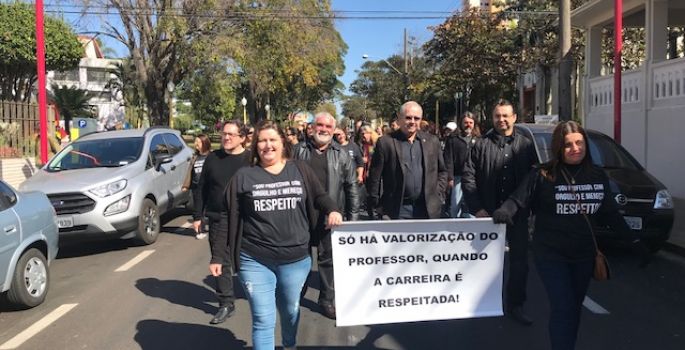 Presidente do Sindicato e vereadores falaram sobre a situação da categoria