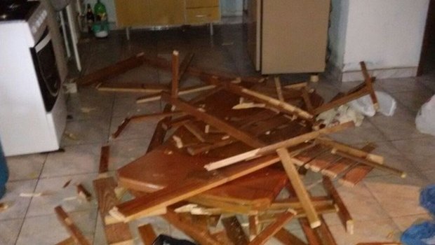 Homem vê esposa morrer, tem surto e morre com tiro de PM, diz polícia