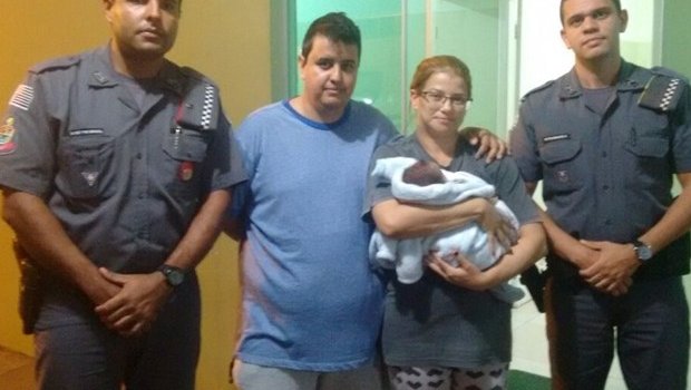 Policiais salvam bebê de 45 dias engasgado em Águas de Sta. Bárbara