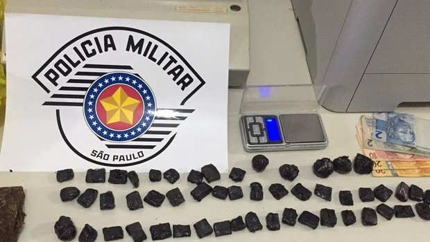 Casal suspeito de comandar “ponto de drogas” é preso em Taquarituba