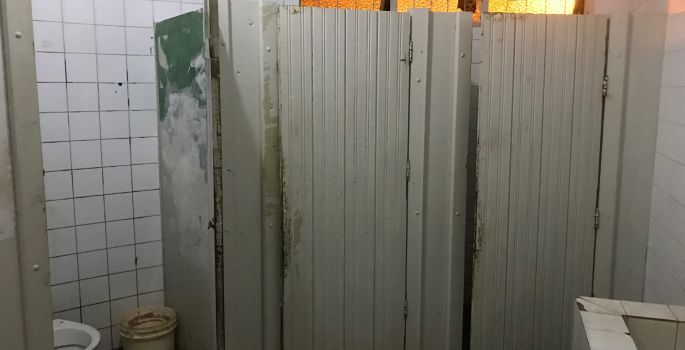Avaré: Banheiro público do Largo São João está “abandonado”