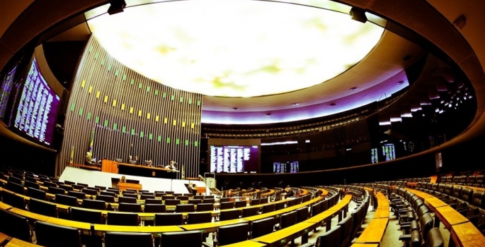Câmara pode aprovar federação de partidos para compensar a volta das coligações