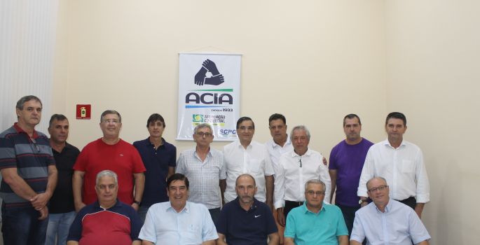 Por aclamação Cassio se mantém presidente da ACIA