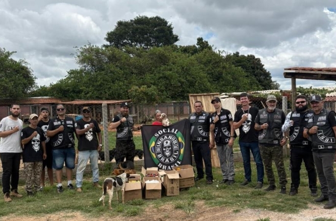 Insanos MC de Avaré leva Natal a asilo e apoia ONG de proteção animal com ações solidárias