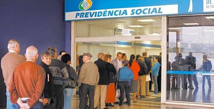 Aposentados do INSS enfrentam assédio financeiro e golpes