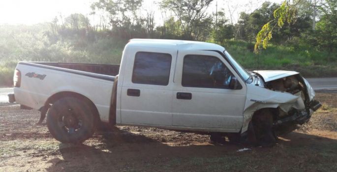 Homem e filha colidem com caminhonete em rodovia de Itaí