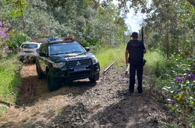 Polícia prende grupo suspeito de furtar quase 1 km de trilhos de linha férrea em Itatinga