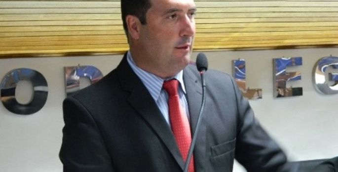 Vereador faz duras críticas a Joselyr Silvestre