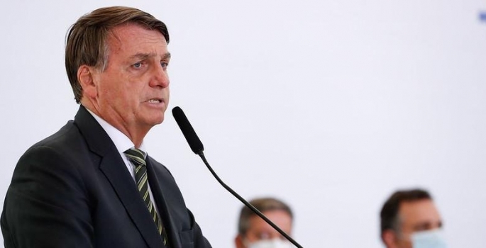 Bolsonaro zera impostos federais sobreo óleo diesel