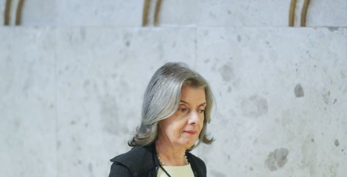 Sem citar reajuste nominalmente, Cármen diz que “perdeu”