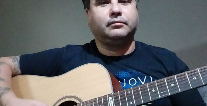 Cantor avareense lançará discos no próximo dia 25