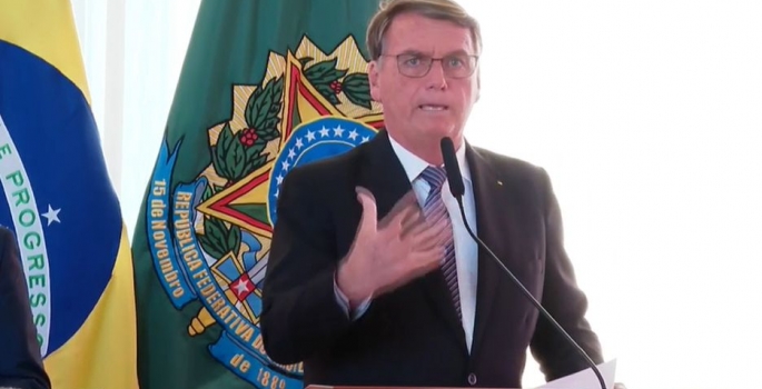 Bolsonaro usa encontro com embaixadores para atacar TSE, STF e urnas sem provas