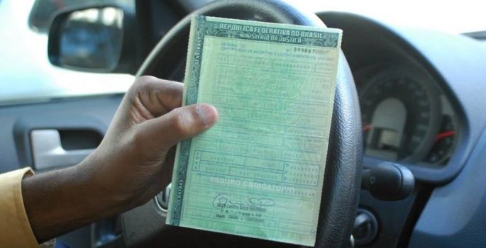 Detran não pode negar a renovação do licenciamento de veículo devido a existência de multa