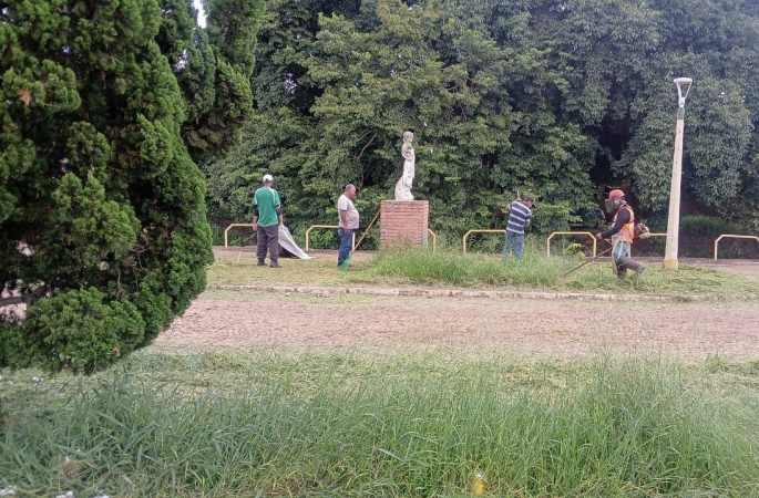 Ações de roçada e limpeza intensificam cuidado com espaços públicos em Avaré