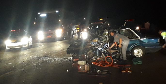 Idoso morre ao bater carro em carreta na rodovia entre Piraju e Manduri