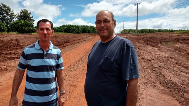 Prefeito vistoria estradas rurais recuperadas