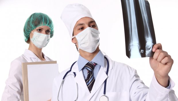 Nos consultórios, 1/4 dos médicos do país não aceita planos de saúde