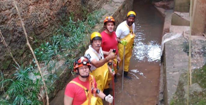 Meio Ambiente, Defesa Civil e Bombeiros inspecionam galerias pluviais submersas