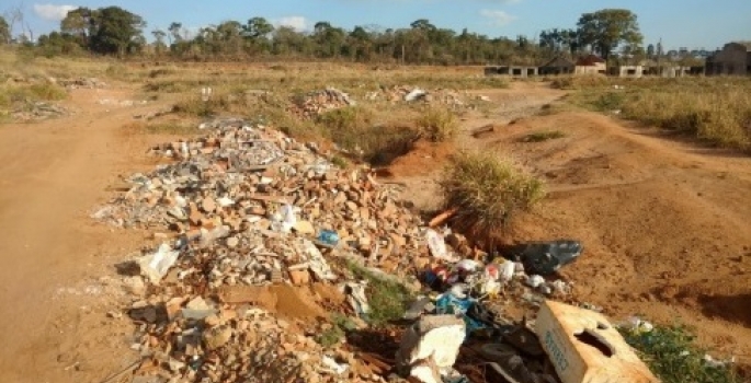 Descarte irregular de lixo doméstico pode gerar multa, alerta o Meio Ambiente