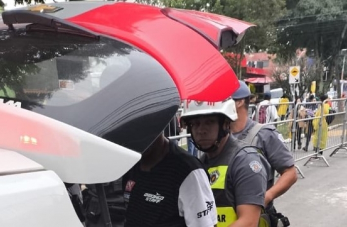 Menina de 13 anos vai comprar macarrão, é encurralada e sofre abuso de dono do mercado