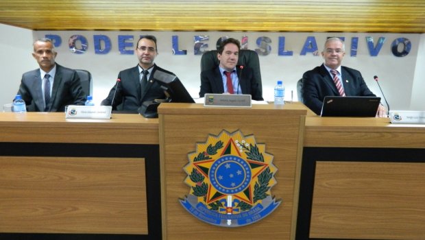 Câmara cria comissão para revisão do regimento interno