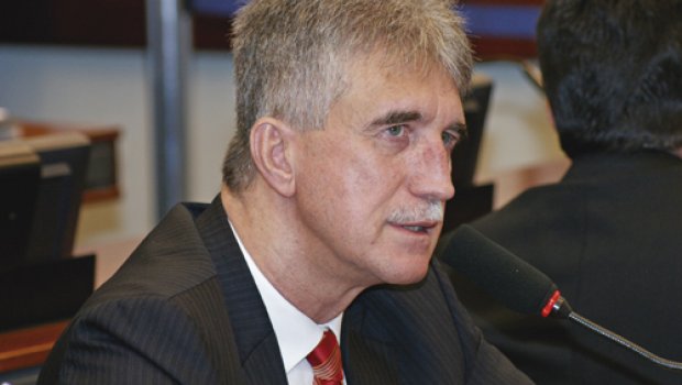 Deputado faz “politicagem” em Rede Social, mas é contestado