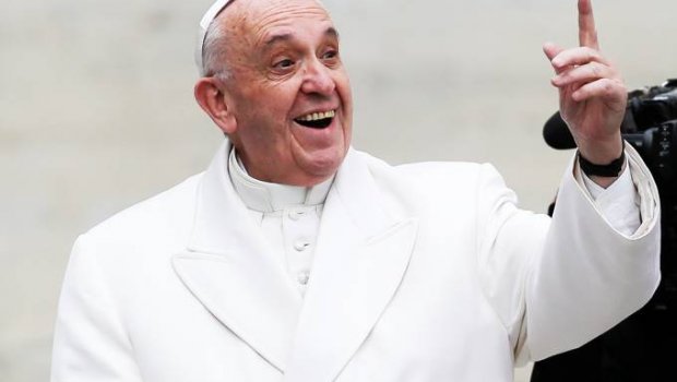 Papa pede que fiéis consultem a Bíblia como os celulares