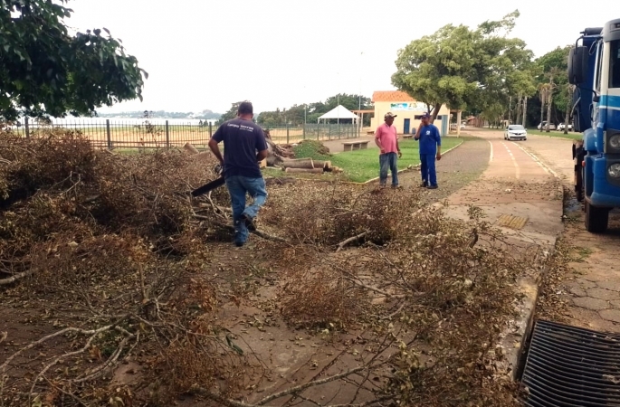 Mutirão de limpeza segue até quinta-feira, 12, no Costa Azul