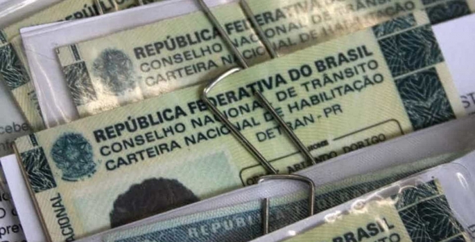 Bolsonaro quer CNH válida por 10 anos para pessoas com até 75
