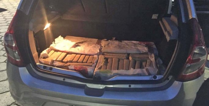 Motorista abandona carro com quase 100 kg de maconha e foge a pé para mata em Avaré