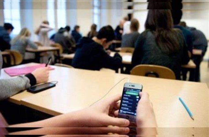 Comissão aprova projeto que proíbe o uso de celular em escolas públicas e privadas