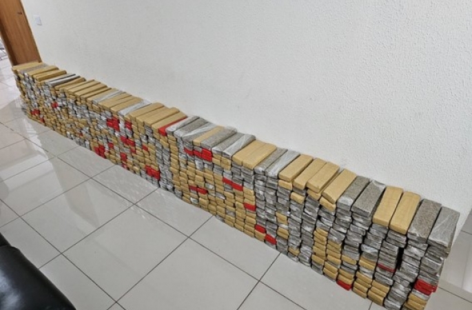 Motorista de 18 anos é preso com quase 1/2 tonelada de maconha em rodovia