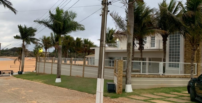 PF apreende lancha em casa de luxo às margens da represa de Avaré