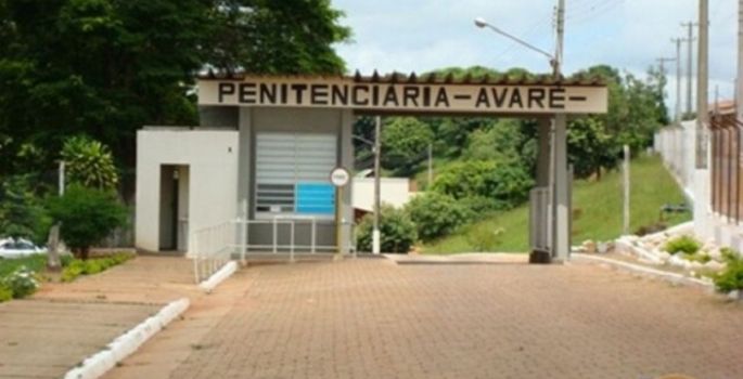 Mulher é flagrada tentando entrar com drogas na P -1 de Avaré