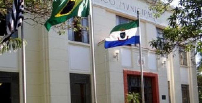 Ineditorial: Só o Poder pode frear o Poder