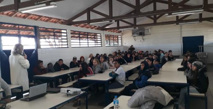 Psicólogos ministram palestra sobre bullying na Escola “Celso Ferreira’’